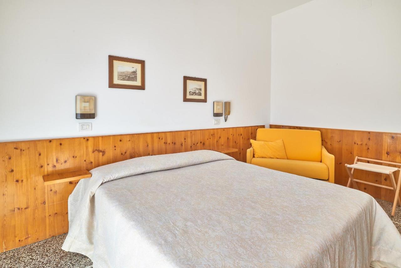 Albergo Natalina Finale Ligure Εξωτερικό φωτογραφία